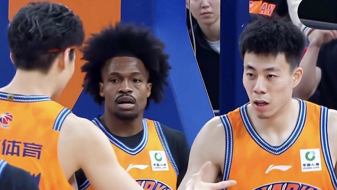 上海大胜山东豪取八连胜，新人约翰逊和王证成为山东新希望