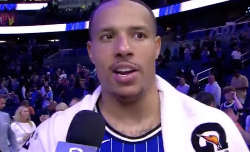 NBA常规赛，魔术123-107击败活塞。

魔术球员戴斯蒙德-贝恩接受了记者采