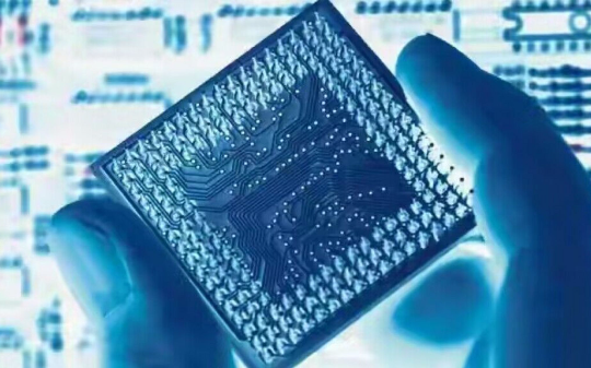 为啥世界各国除了咱们都不担心芯片制裁，特别是俄罗斯！别羡慕他们，因为他们早认怂了，完全放弃了芯片…