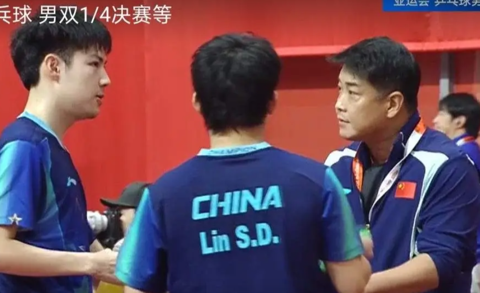 林诗栋/黄友政3:0横扫台湾组合，你们发现王皓对待黄友政的态度了吗？
明眼人都看