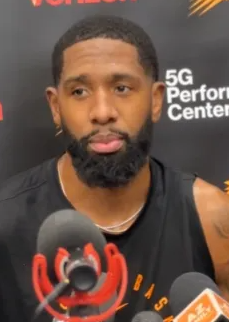 根据太阳所在亚利桑那州的体育媒体报道，罗伊斯-奥尼斯在接受采访时表示裁判的吹罚对