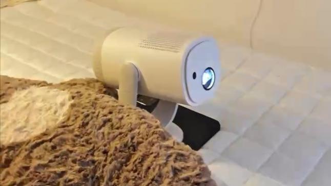 2026宿舍投影仪推荐哪款？当贝Smart2在宿舍看球赛有多爽