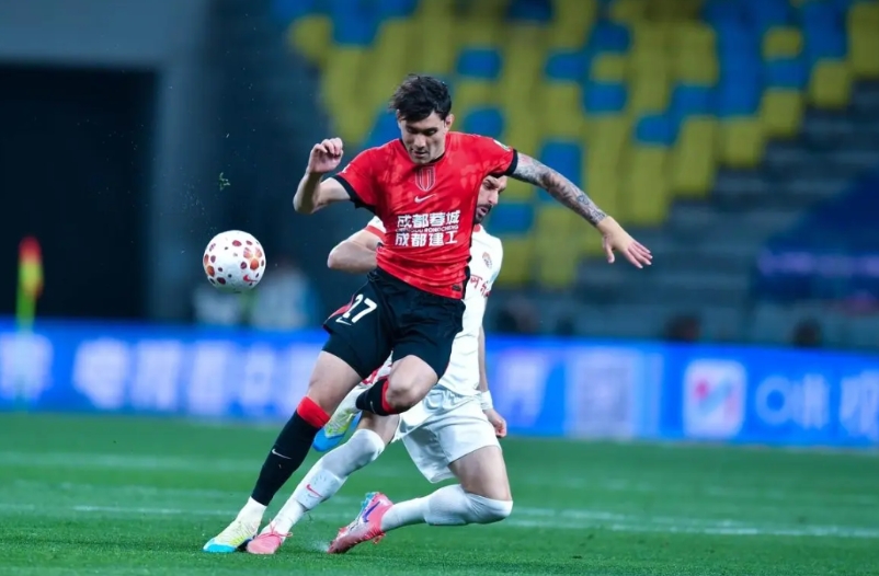 费利佩的正牌替补是王子铭，而非拜合拉木。

严格来说，拜合拉木不是中锋的踢法，也