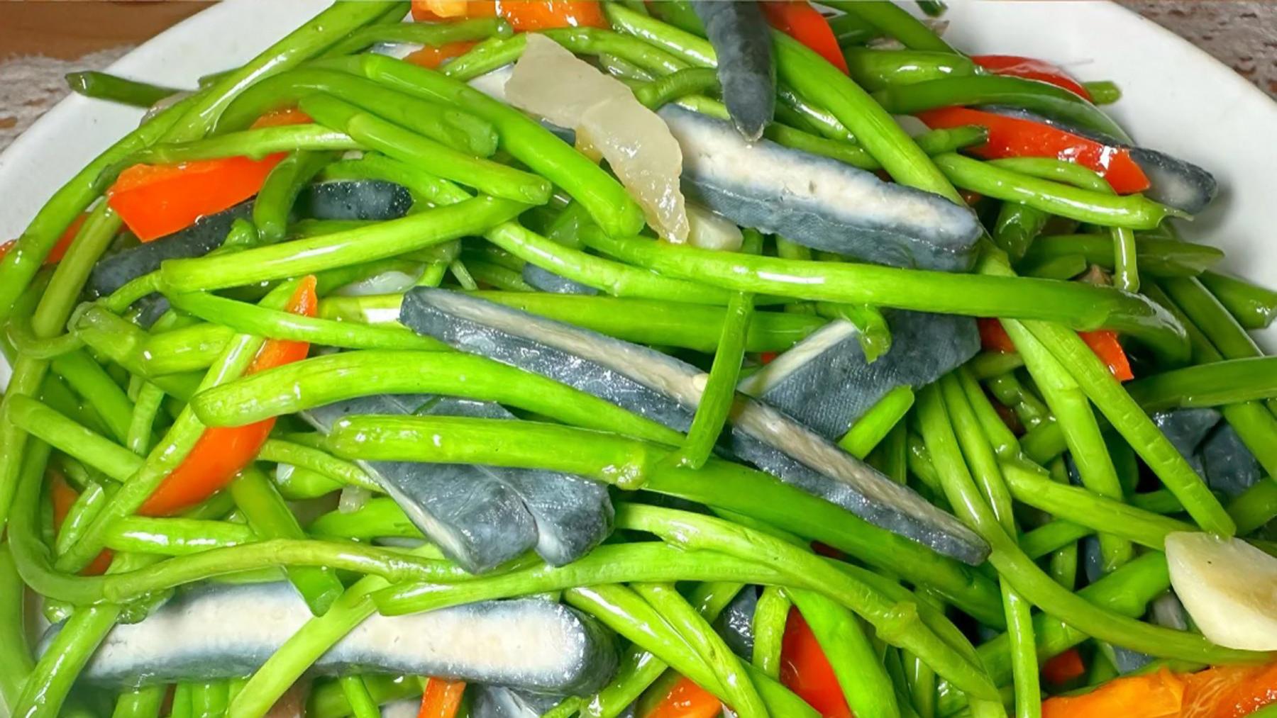 三月，推荐多吃藜蒿，分享3种好吃做法，简单营养，现正当季鲜嫩