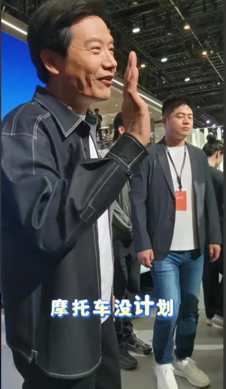 张雪机车终于可以松一口气了，因为雷军暂时没有进入摩托车行业的计划。雷军近日在接受