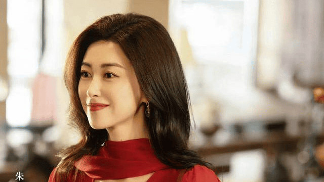 《蜜语纪》：从尘埃里开出花，熟龄女性的职场重生与清醒爱情