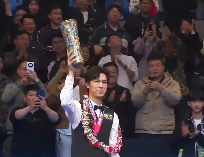 不是谁都有躺赢的命
肖主播最终还是没有躺进巡回赛，小特和火箭史上最强双保险形同虚