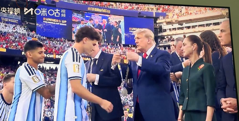 2026年世界杯决赛，西班牙赢了。\r
阿根廷输了。\r
真正的看点，不在球场上