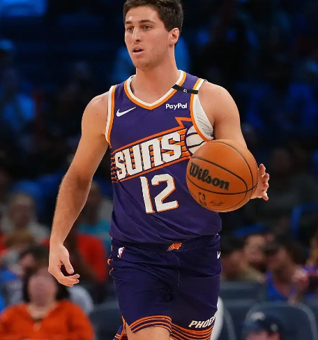 到了季后赛，天赋差距是太明显了，技术上的缺陷都会被明显针对，全队的护框和篮板，伊