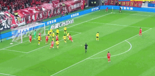 2-0！海港压着打，青岛西海岸溃不成军。
海港新外援让·克劳德还是强！比赛进行到