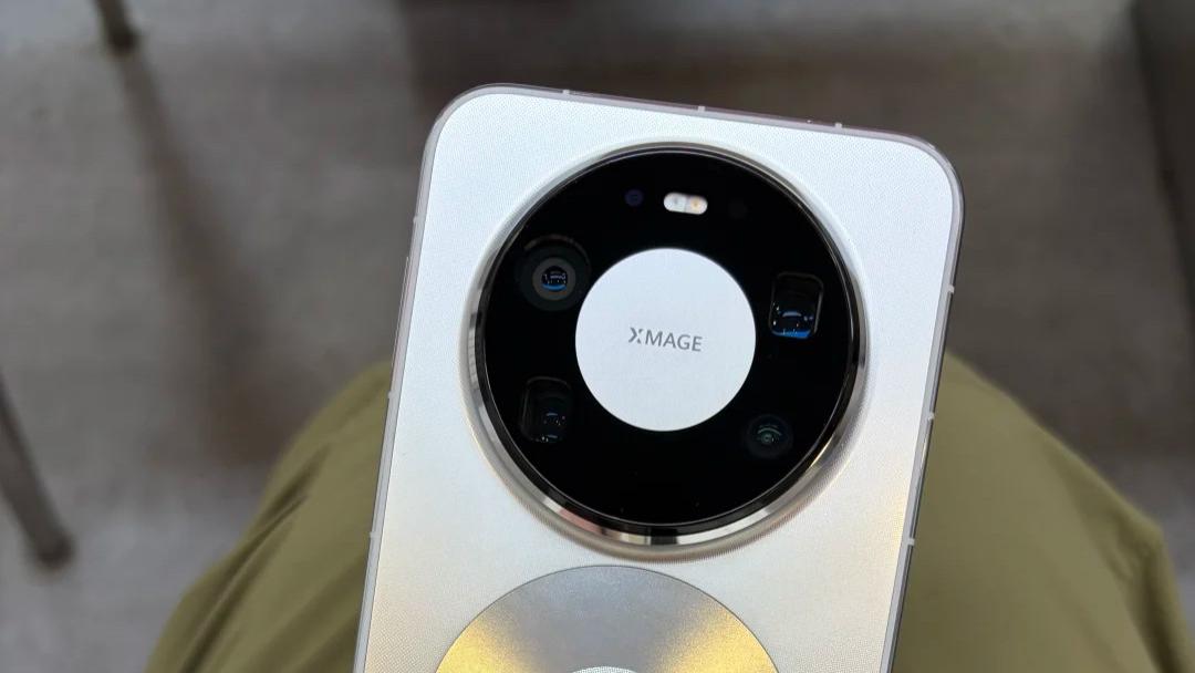 质感出色、拍照准确、AI好用，2026年春节换机首选华为Mate 80系列