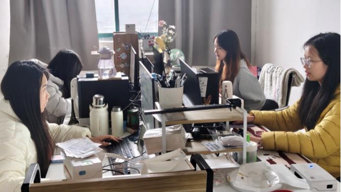 一张床帘里的创业智慧：大学生如何把日常痛点做成产业