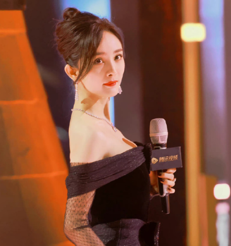 你不必再小心翼翼，爱你的人来给你撑腰了