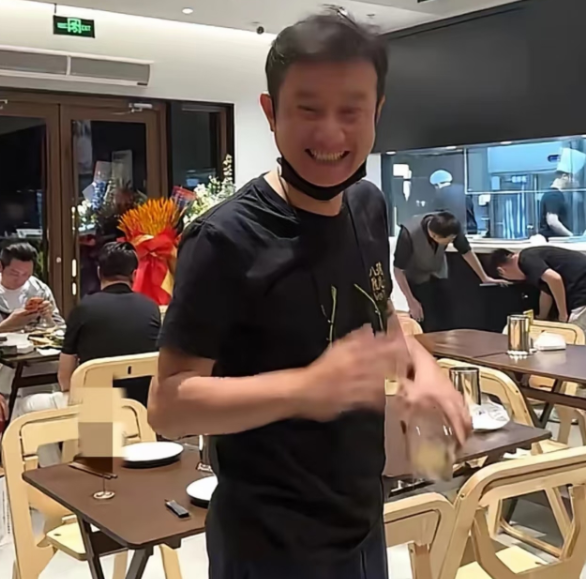 文章的面馆开在马伊琍小区仅10几分钟路程的附近，本人正式回应，理由打动网友。
文