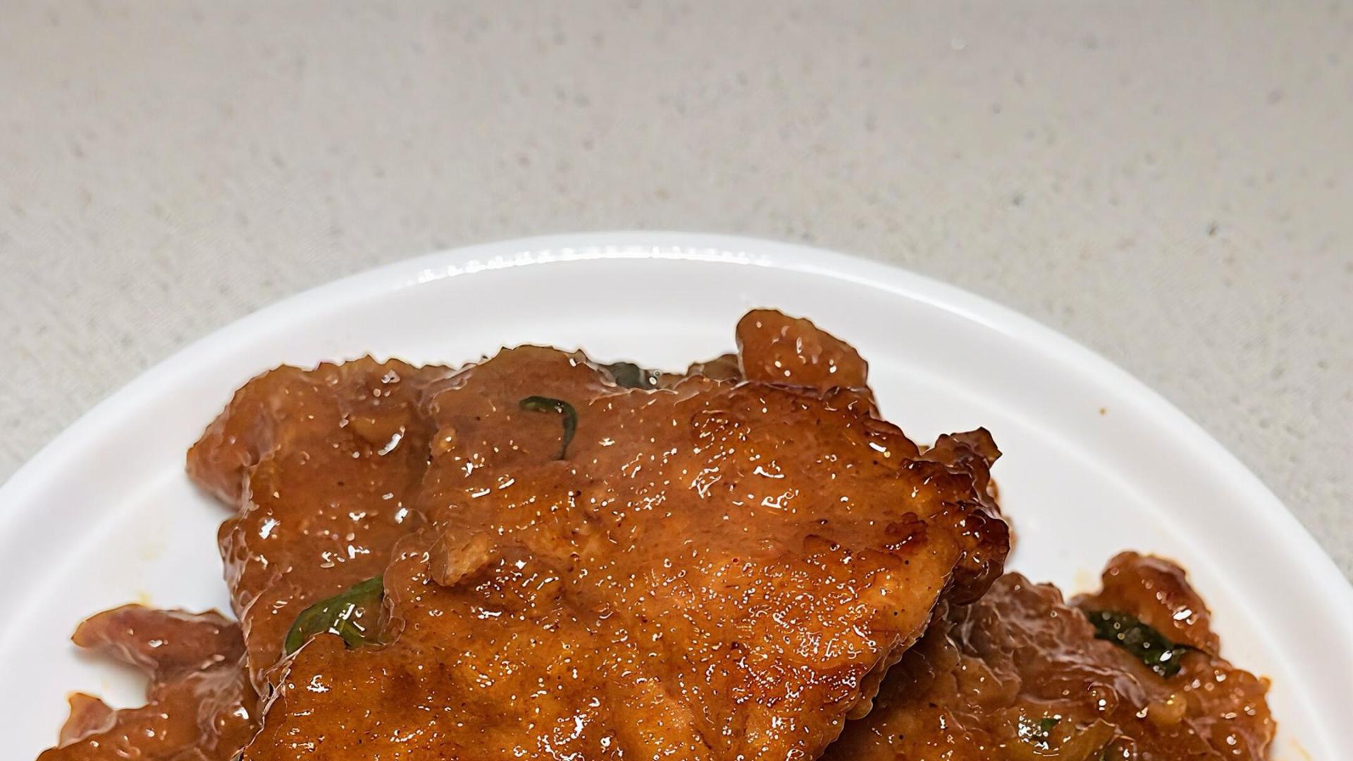 葱烧大排，葱香浓郁，肉质鲜嫩！