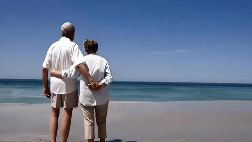 是真爱还是另有隐情？47岁男子1000元彩礼娶82岁老太，网友们的猜测天马行空