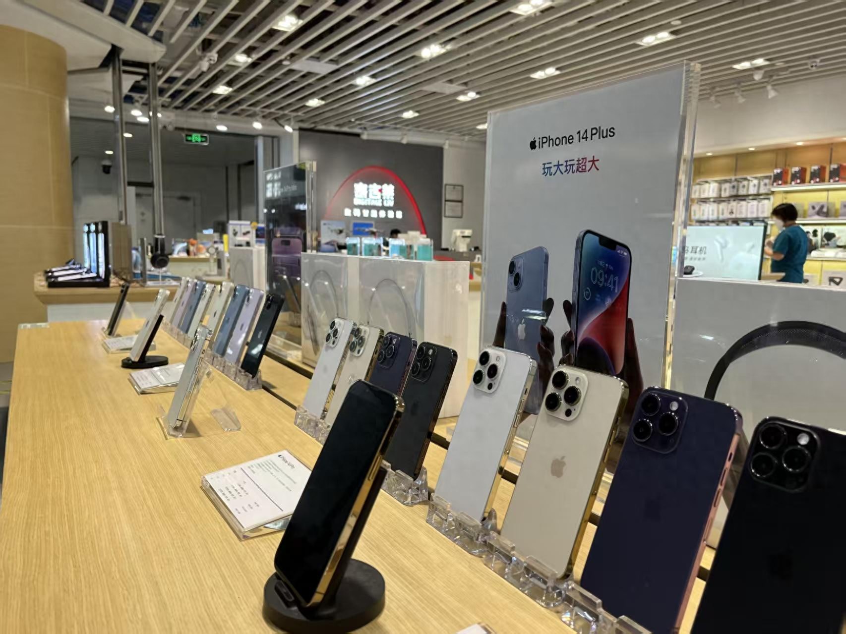 旧手机变“金疙瘩”！报废机从30元涨到150元