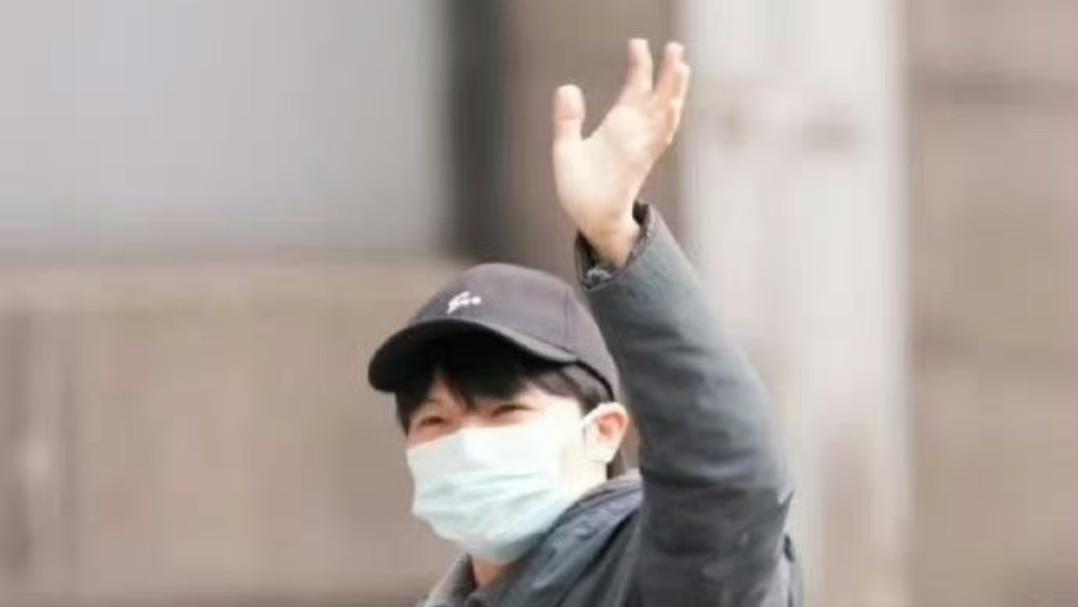 周深“春晚战袍”！