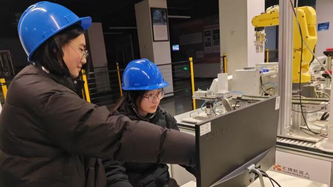 “悬浮之心”破瓶颈 职教学子“轴”出绿色新动能