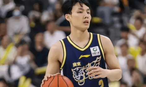 徐杰19分，广东男篮主场险胜江苏。CBA常规赛，广东男篮主场迎战江苏，这场比赛，