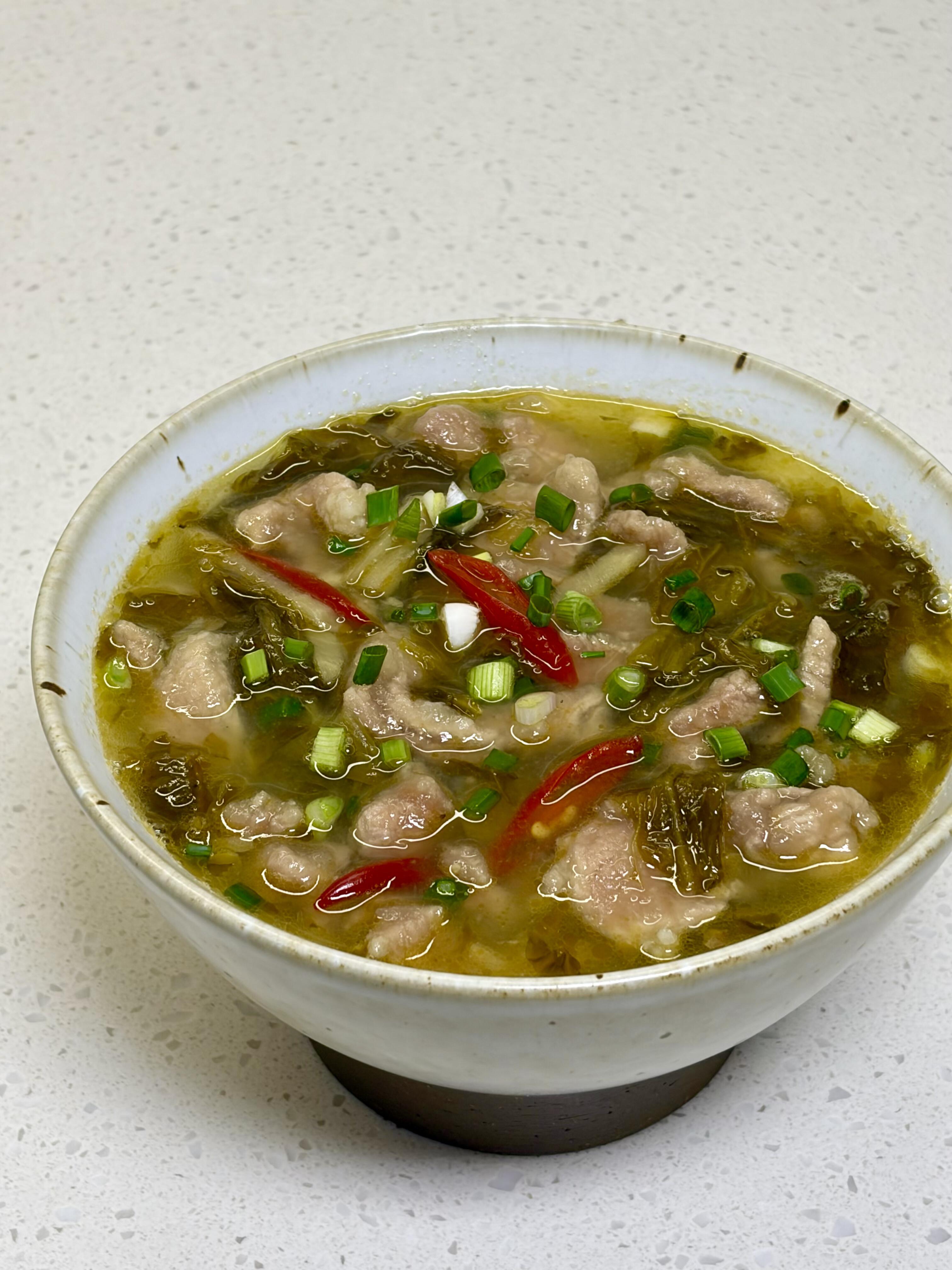 开胃到舔碗！酸菜滑肉，汤鲜肉嫩连喝3碗都不够
家人们谁懂啊😋 这道酸菜滑肉真的