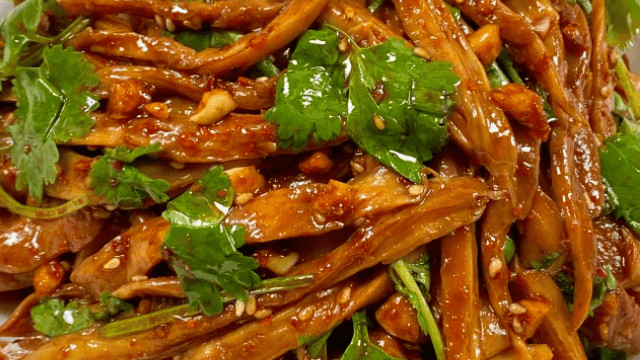 凉拌杏鲍菇：一上桌就炫到我了，脆嫩鲜香根本停不下筷！