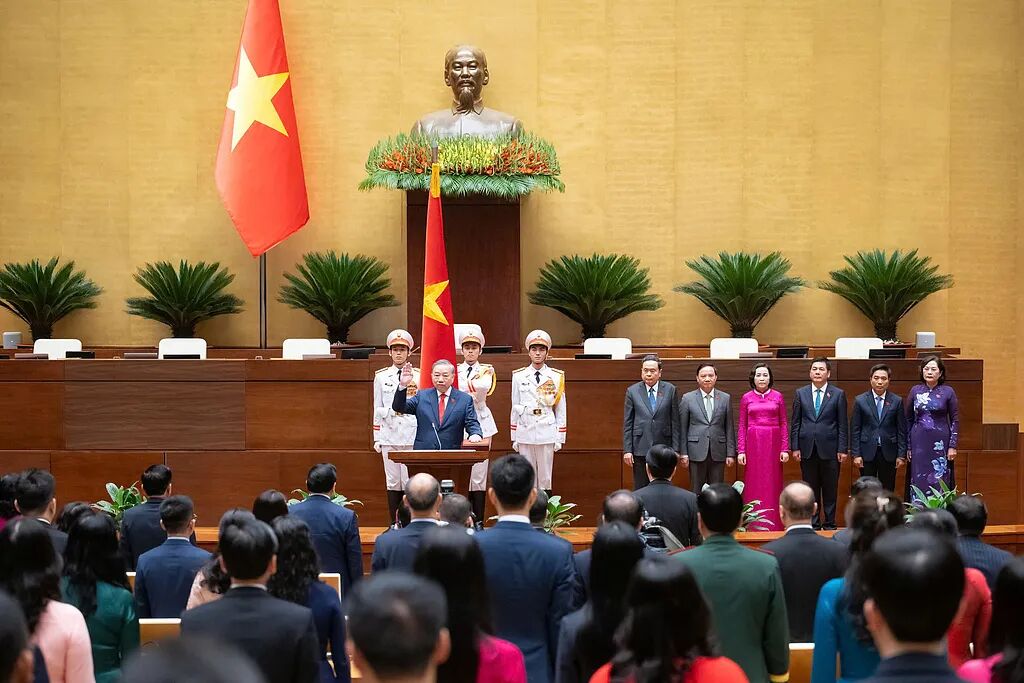 苏林，“历史性当选”