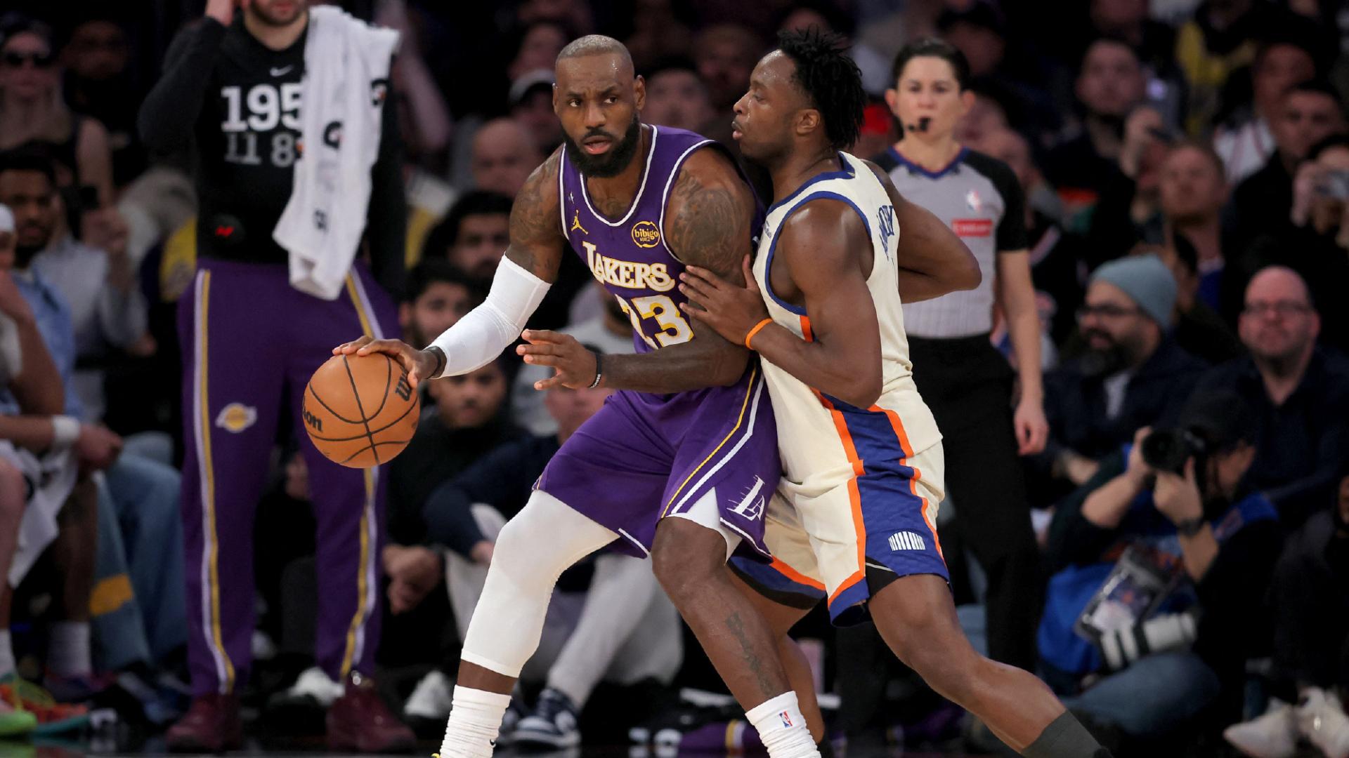 12分惨败尼克斯！湖人更衣室已经乱了？谁注意到东詹赛后说的话？