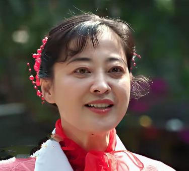 梅婷太适合年代剧了
虽然她长得漂亮，但是天然的脸，有一种年代的美