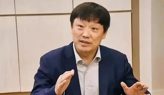 项立刚与胡锡进，这两老头子怎么也干上了？项立刚称老胡无可奈何花落去，胡锡进则称项
