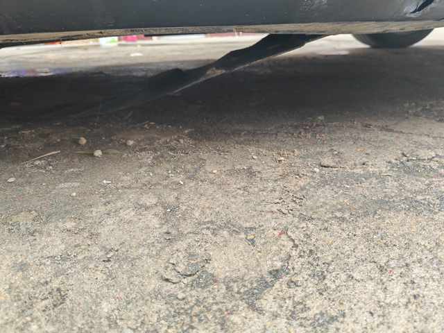 撞烂了这个怎么办
求问神通广大的圈友，雅阁的底盘有块硬布倒车撞烂了有影响吗，可以