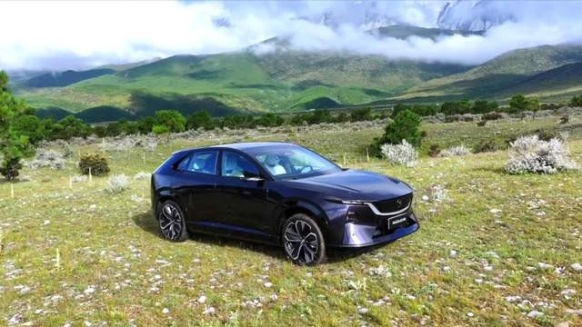 马自达EZ-60首次智能化升级，裸眼3D HUD行业首发“3D立牌”引关注