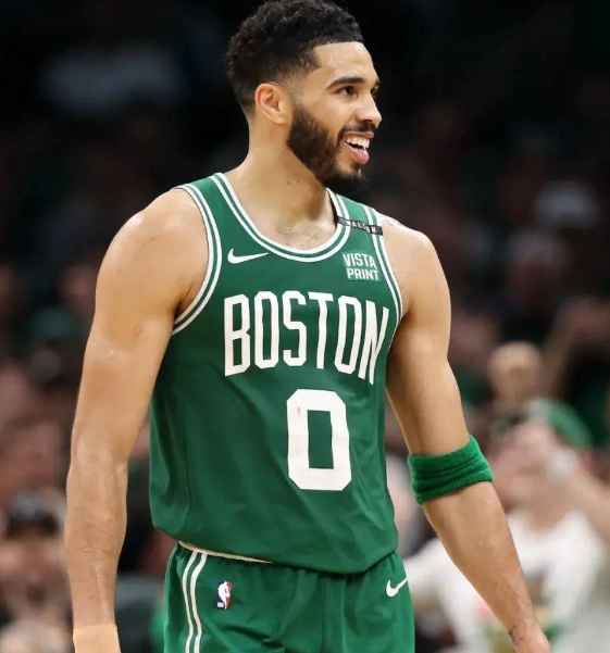 我觉得大多数球队还是尊重塔图姆，防守塔图姆比防守杰伦布朗更加严密