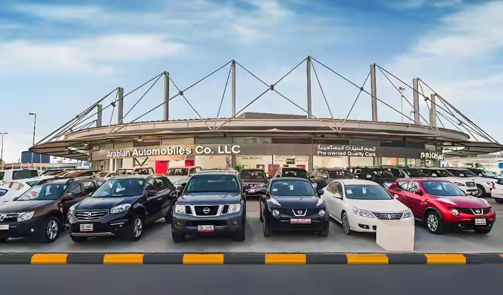 美国电动车凉了，中国车企却集体跑去搞油电混动？这事儿有点意思。