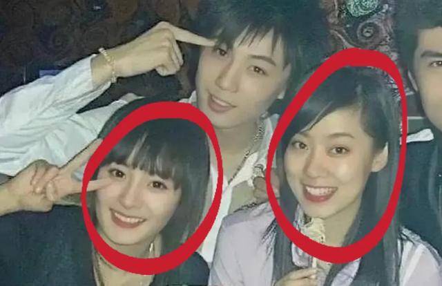 杨幂和张小斐正暗中较劲。张小斐团队试图以更低报价截胡一部正剧，两人目前都颇受央视