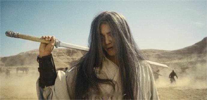 于适《镖人》灰白长发造型引关注