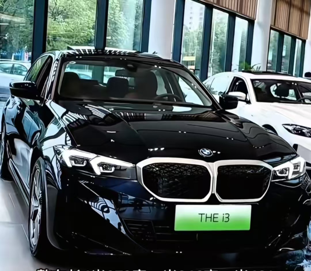 全新宝马i3还没上市，但是外观内饰已经 360° 曝光。 外观终于跟上新世代，分