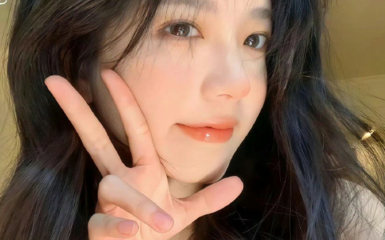 结婚当天新郎居然跑路了，我当场改嫁他那多金的小叔叔！