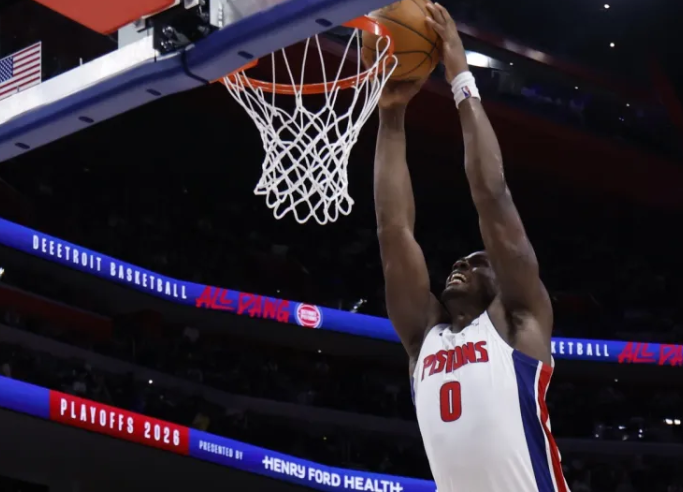NBA季后赛G6，活塞对阵骑士的比赛正在进行中。
勇士球员德雷蒙德-格林在一档节