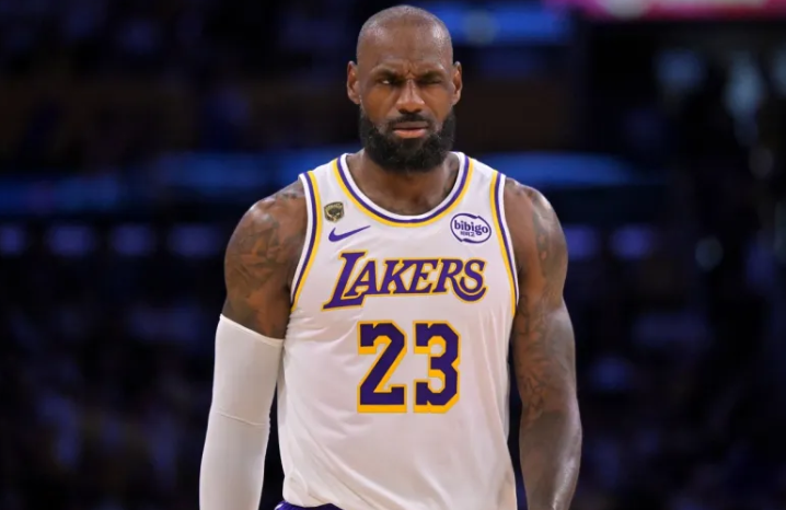 NBA记者Marc J. Spears在一档节目中谈到了勒布朗-詹姆斯加盟勇士的