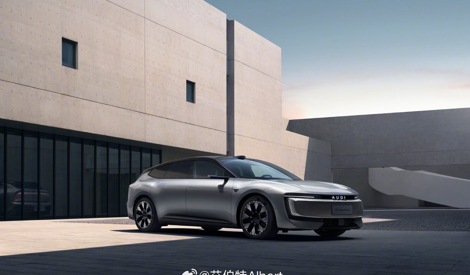 想知道奥迪E7X有多强？不妨先看看奥迪德国总部放了什么车