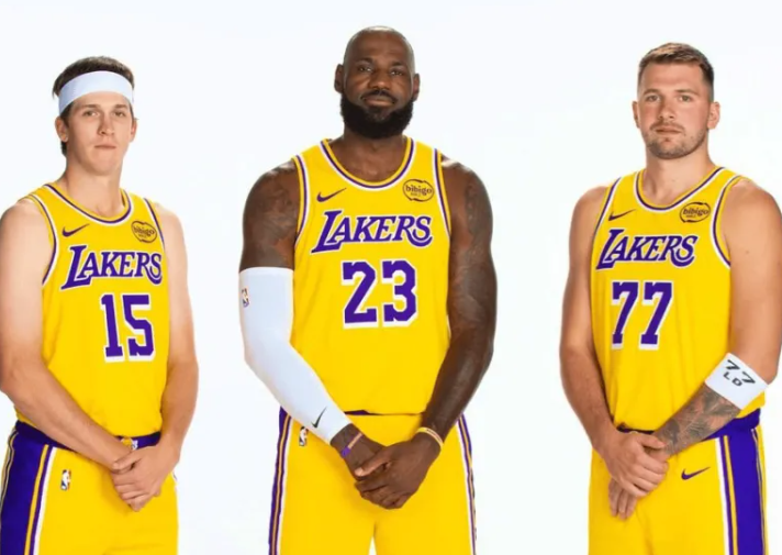 NBA常规赛，湖人109-110不敌魔术。
第四节比赛中，东契奇最后时刻大空位又