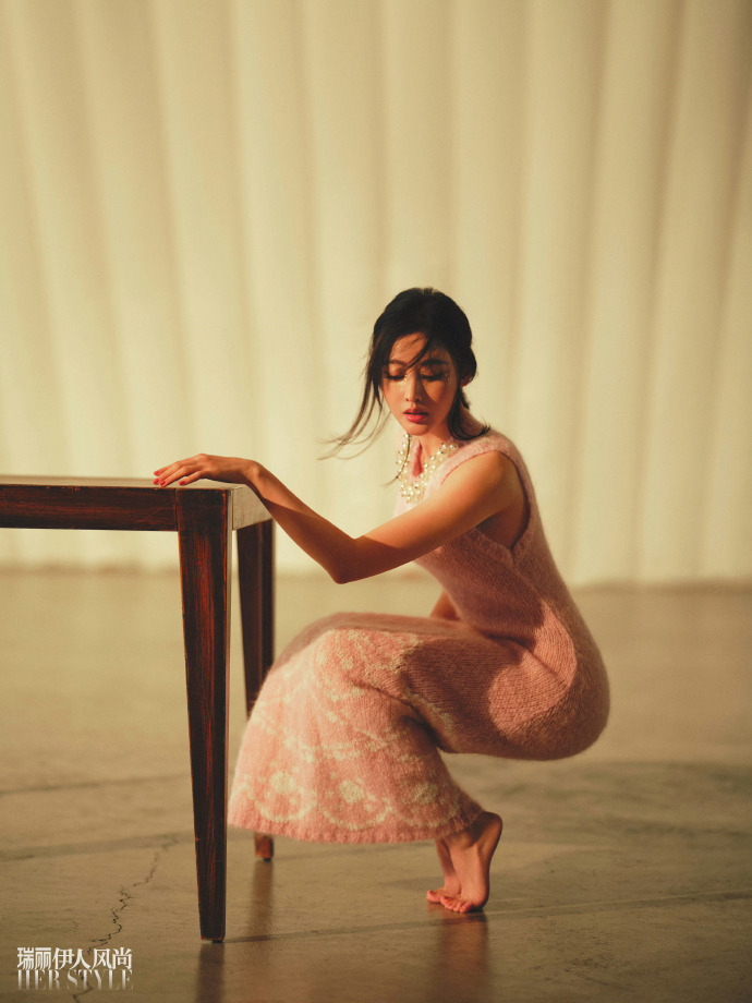 张天爱《瑞丽伊人时尚》封面写真