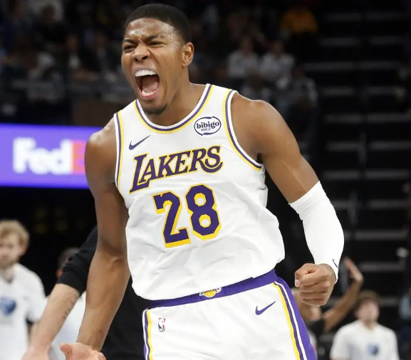 佩林卡要是用八村去换亨特，那就大亏
八村本赛季的数据和表现远强于亨特。
八村本身