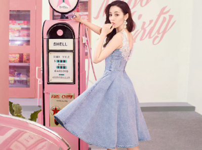 你是一湾湖，映出我明澈的内心