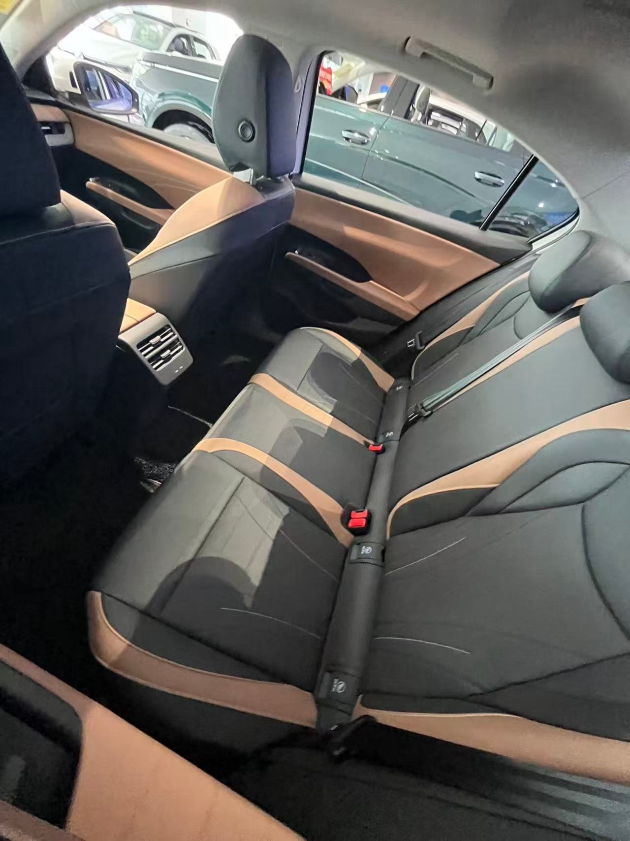 作为大众忠实粉丝，这次到店全方位体验速腾S，从外观、内饰到动力、空间，每一处都让