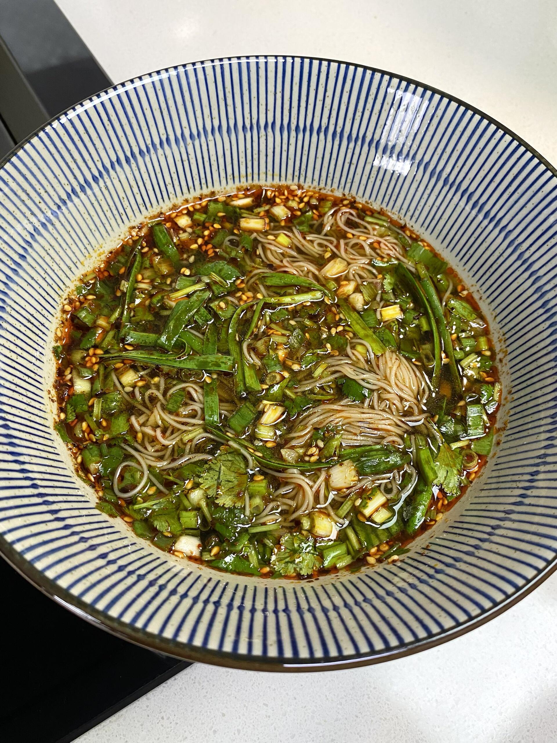 韭菜醋汤面巨解腻🔥连吃3天还不腻，舔碗都不够
家人们谁懂啊😭 挖到宝了！这道