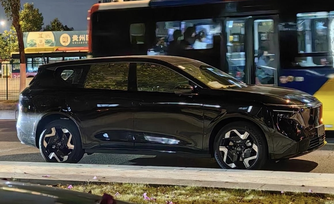 日产NX8提供纯电与增程双动力，整体调校以平顺舒适为核心，动力输出线性易控，家用友好度拉满。