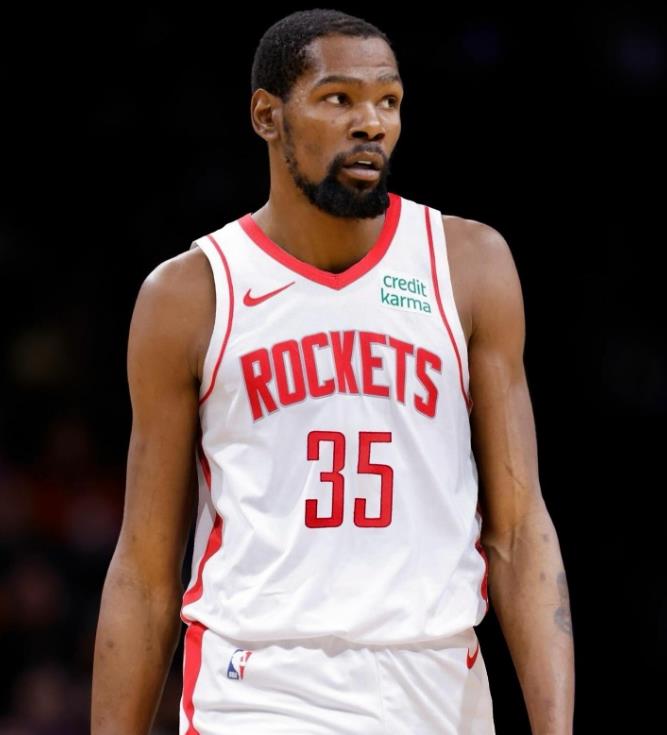 火箭队的杜兰特似乎伤病并不是很严重。乌度卡表示，现在他也不清楚杜兰特要缺阵多久。