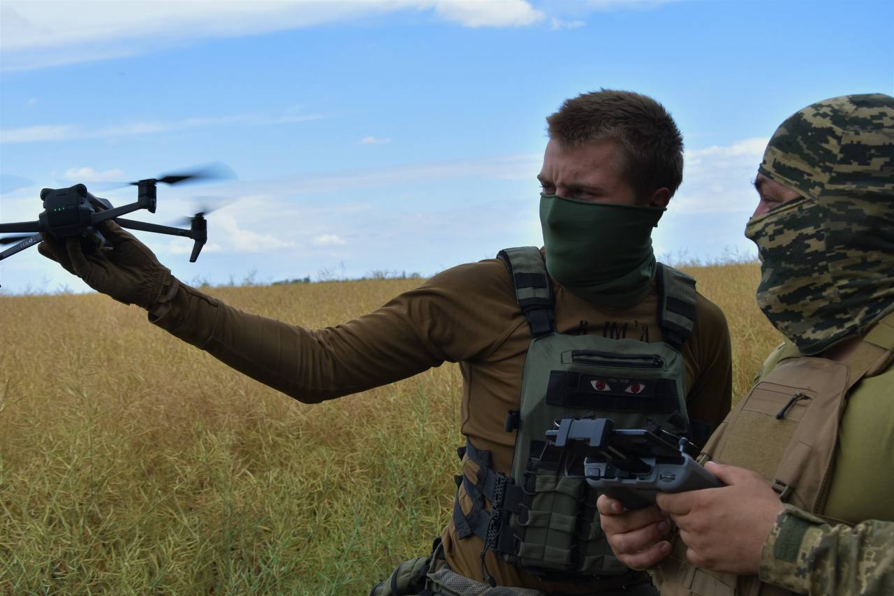 乌克兰尼古拉耶夫地区的乌克兰空中侦察部队的无人机手